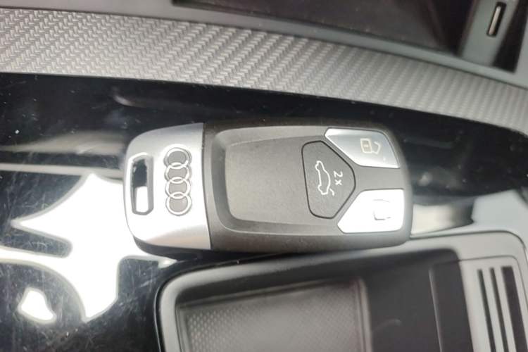 Used Audi Q5L 2021 40 TFSI Luxury Dynamic Edition Vehicle Key