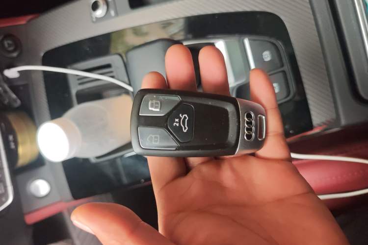 Used Audi Q5L 2021 40 TFSI Enjoy Life Edition Vehicle Key