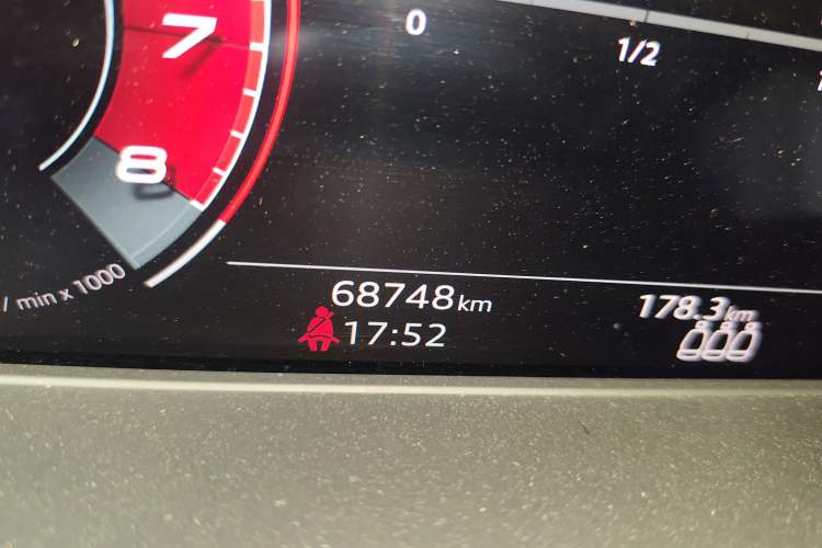 Used Audi Q5L 2021 45 TFSI Prestige Dynamic Edition Odometer Close Up