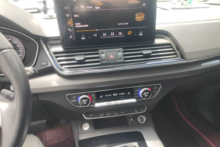 Used Audi Q5L 2021 40 TFSI Luxury Dynamic Edition Audio And AC Panel