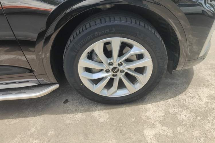 Used Audi Q5L 2021 40 TFSI Luxury Dynamic Edition Right Front Wheel Hub