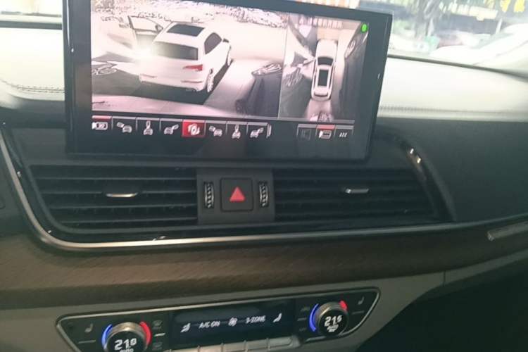 Used Audi Q5L 2021 40 TFSI Luxury Dynamic Edition Audio And AC Panel