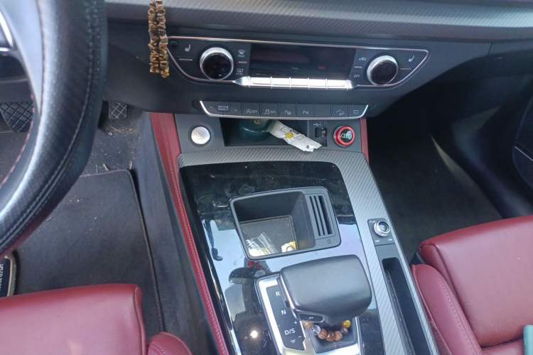 Used Audi Q5L 2021 40 TFSI Fashionable and Elegant Edition Audio And AC Panel
