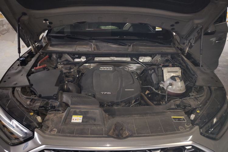 Used Audi Q5L 2021 40 TFSI Fashion Dynamic Model Engine Bay