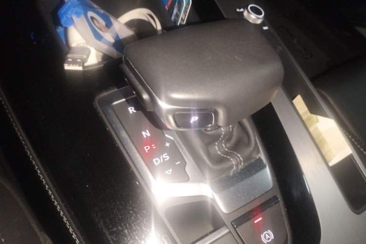 Used Audi Q5L 2021 40 TFSI Fashion Dynamic Model Gear Lever