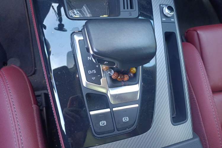 Used Audi Q5L 2021 40 TFSI Fashionable and Elegant Edition Gear Lever