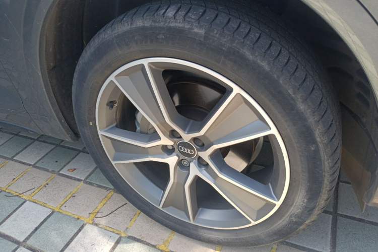 Used Audi Q5L 2021 40 TFSI Fashionable and Elegant Edition Right Front Wheel Hub
