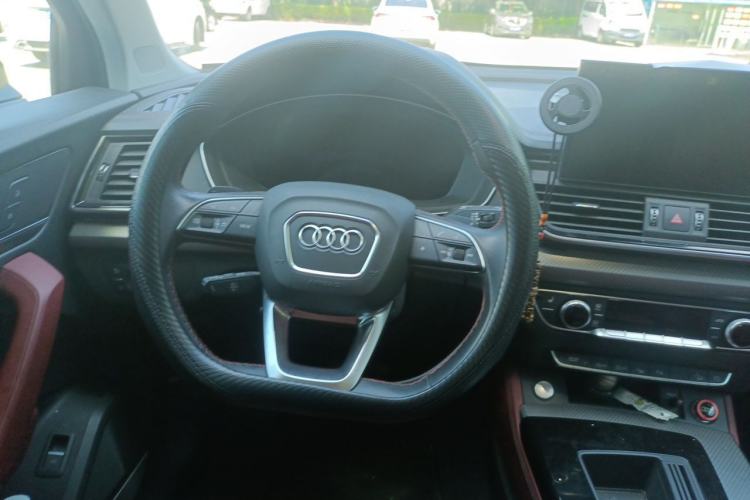 Used Audi Q5L 2021 40 TFSI Fashionable and Elegant Edition Steering Wheel