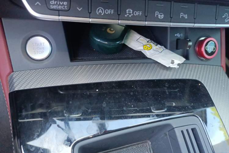 Used Audi Q5L 2021 40 TFSI Fashionable and Elegant Edition Vehicle Key