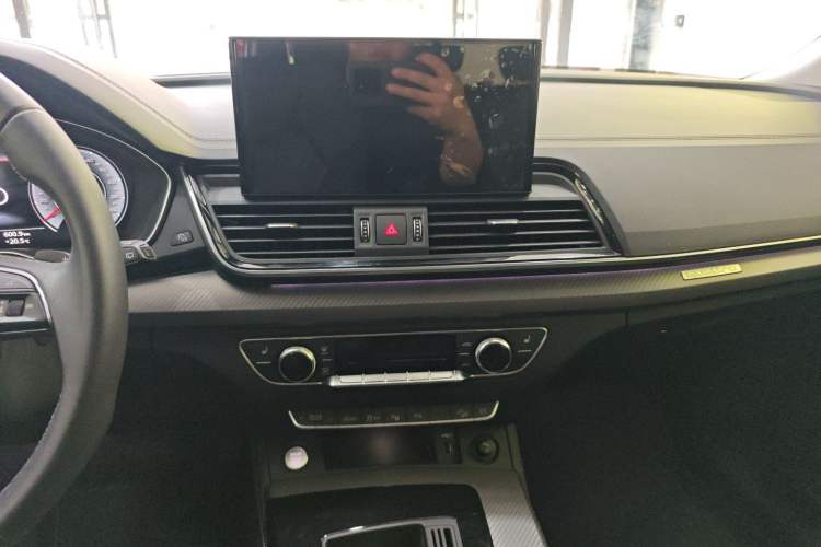 Used Audi Q5L 2021 40 TFSI Luxury Dynamic Edition Audio And AC Panel