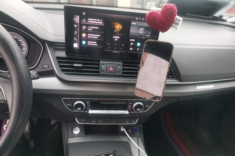 Used Audi Q5L 2021 40 TFSI Fashionable and Elegant Edition Audio And AC Panel