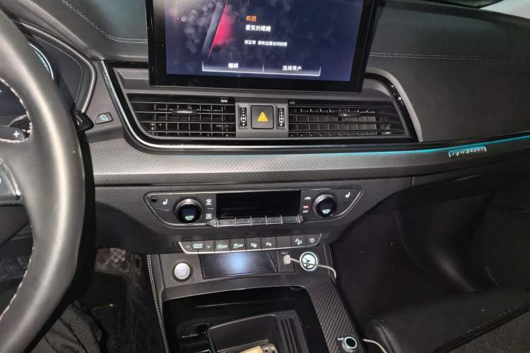 Used Audi Q5L 2021 40 TFSI Luxury Dynamic Edition Audio And AC Panel