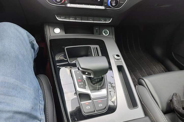 Used Audi Q5L 2021 40 TFSI Fashion Dynamic Model Gear Lever