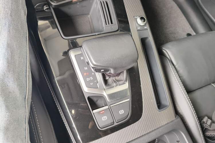 Used Audi Q5L 2021 40 TFSI Luxury Dynamic Edition Gear Lever