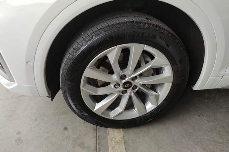 Used Audi Q5L 2021 40 TFSI Luxury Dynamic Edition Left Front Wheel Hub