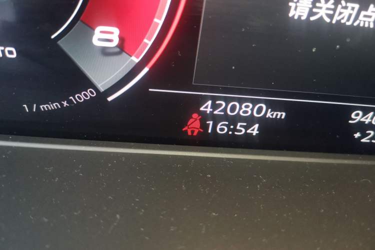 Used Audi Q5L 2021 40 TFSI Fashionable and Elegant Edition Odometer Close Up