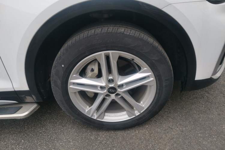 Used Audi Q5L 2021 40 TFSI Fashionable and Elegant Edition Right Front Wheel Hub