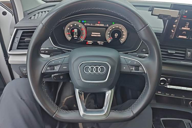 Used Audi Q5L 2021 40 TFSI Fashion Dynamic Model Steering Wheel