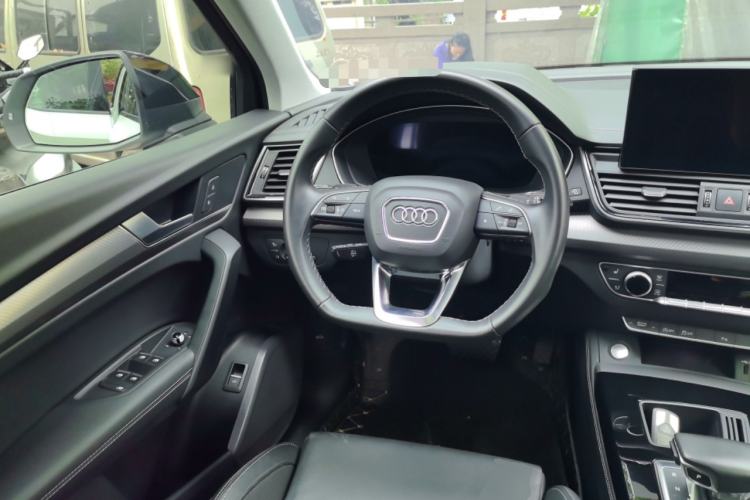 Used Audi Q5L 2021 40 TFSI Fashion Dynamic Model Steering Wheel