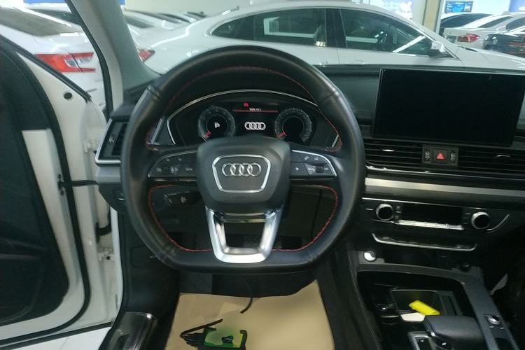 Used Audi Q5L 2021 40 TFSI Fashion Dynamic Model Steering Wheel