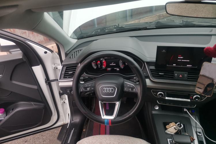 Used Audi Q5L 2021 40 TFSI Fashionable and Elegant Edition Steering Wheel