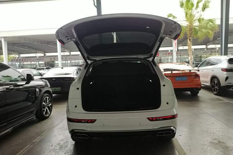Used Audi Q5L 2021 40 TFSI Luxury Dynamic Edition Trunk
