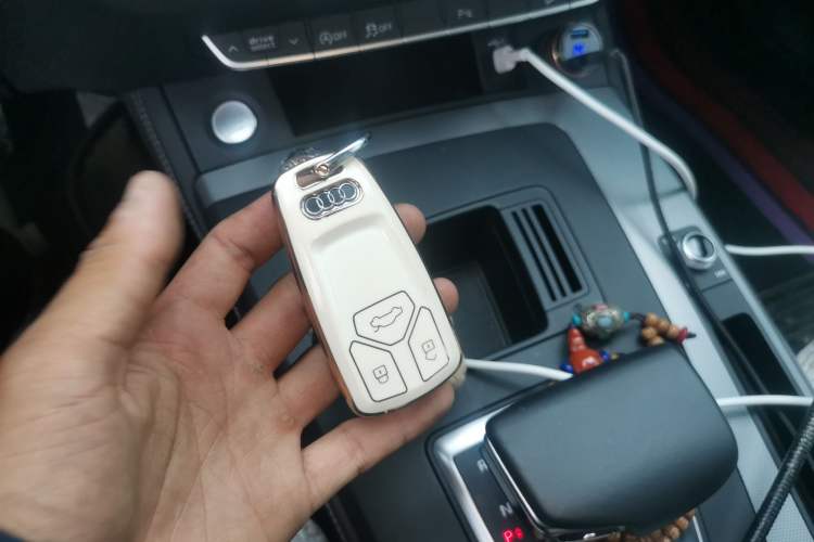 Used Audi Q5L 2021 40 TFSI Fashionable and Elegant Edition Vehicle Key