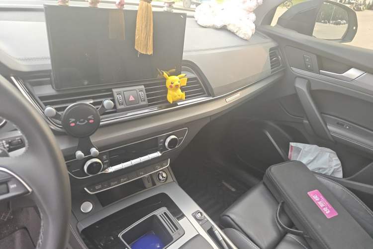 Used Audi Q5L 2022 40T Fashionable and Dynamic Model Audio And AC Panel