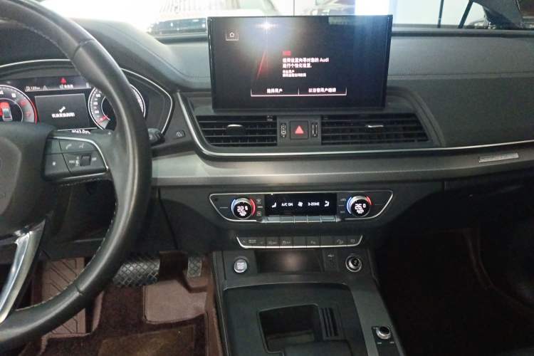 Used Audi Q5L 2022 40T Fashionable and Elegant Model Audio And AC Panel