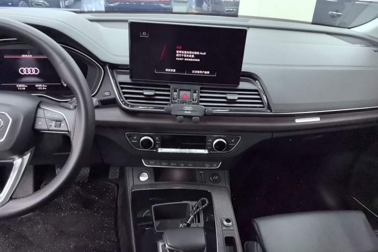 Used Audi Q5L 2022 Updated 45T Prestige Dynamic Edition Audio And AC Panel