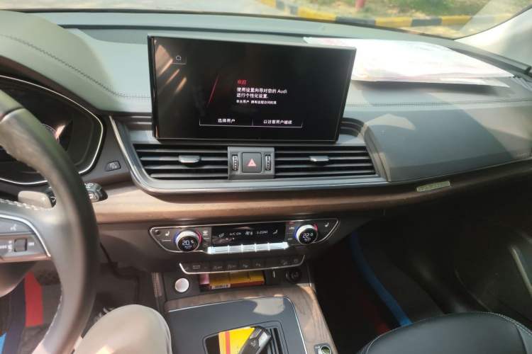 Used Audi Q5L 2022 40T Luxury Elegant Model Audio And AC Panel