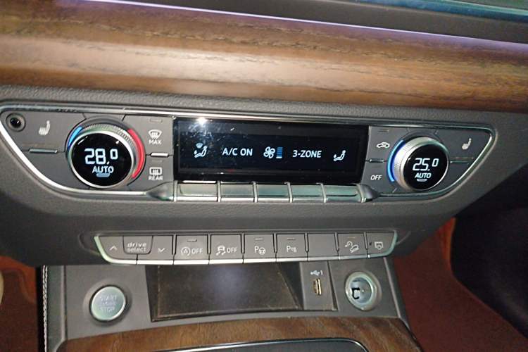 Used Audi Q5L 2022 Updated Version 40T Luxury Elegant Edition Audio And AC Panel