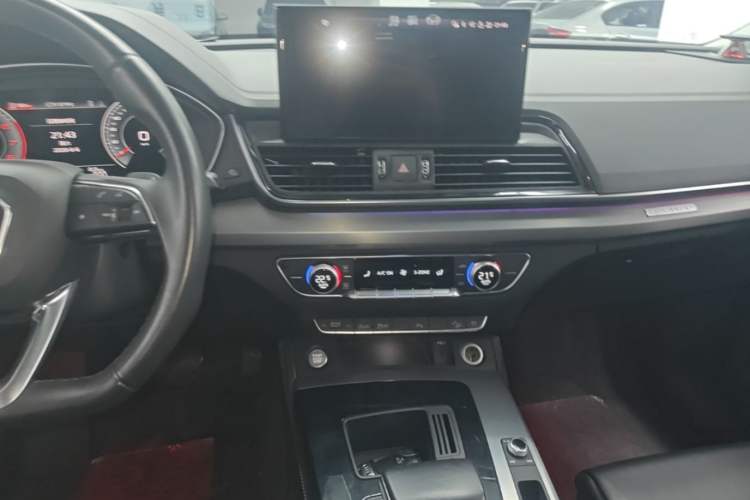 Used Audi Q5L 2022 40T Fashionable and Dynamic Model Audio And AC Panel