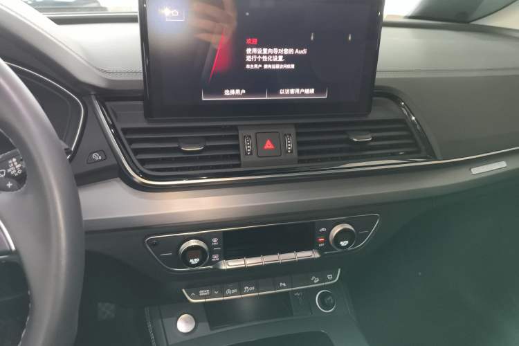 Used Audi Q5L 2022 40T Fashionable and Dynamic Model Audio And AC Panel