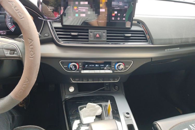 Used Audi Q5L 2022 40T Fashionable and Dynamic Model Audio And AC Panel