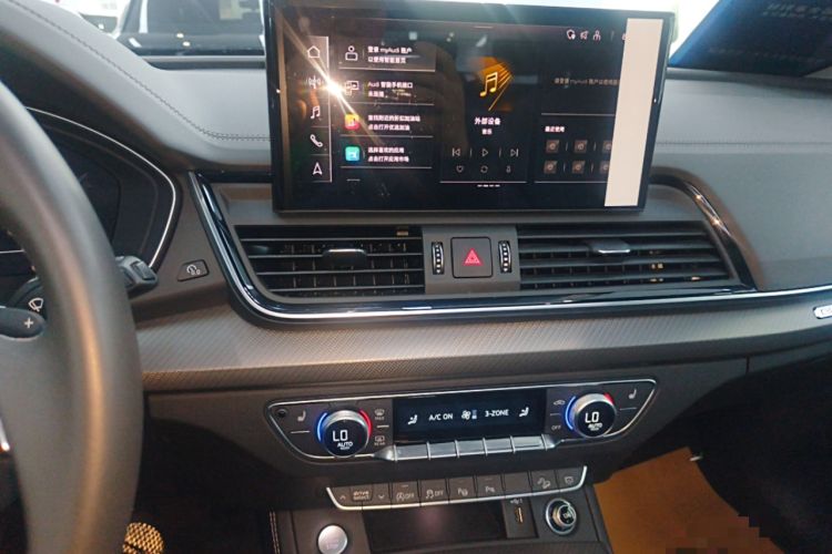 Used Audi Q5L 2022 Updated 40T Luxury Dynamic Edition Audio And AC Panel