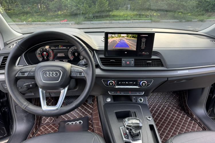 Used Audi Q5L 2022 40T Fashionable and Elegant Model Audio And AC Panel
