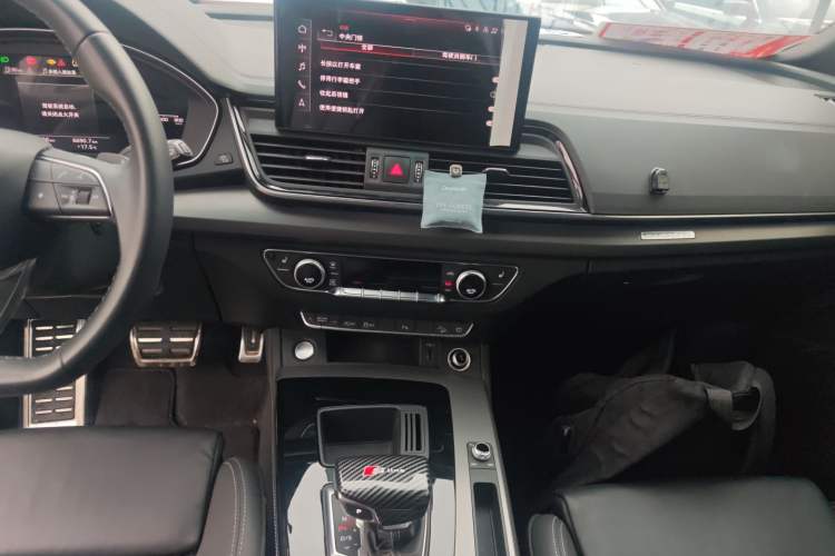 Used Audi Q5L 2022 Updated 40T Luxury Dynamic Edition Audio And AC Panel