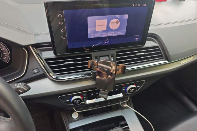 Used Audi Q5L 2022 40T Fashionable and Dynamic Model Audio And AC Panel
