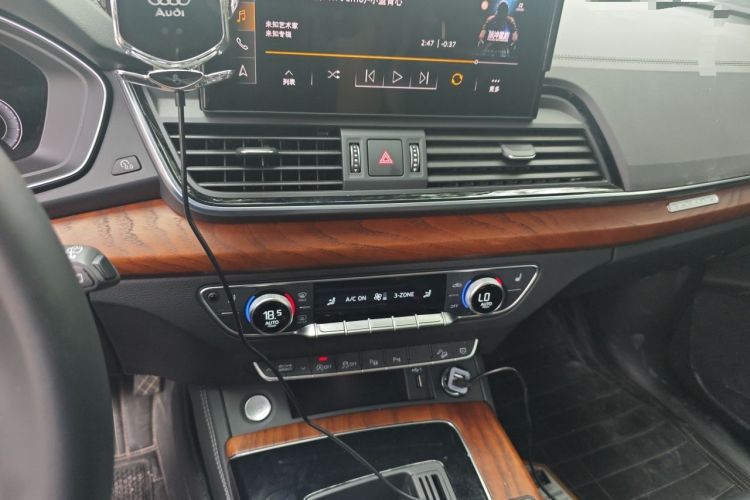 Used Audi Q5L 2022 Updated 40T Luxury Dynamic Edition Audio And AC Panel