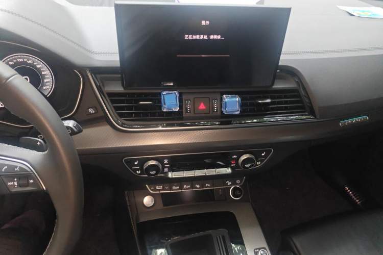 Used Audi Q5L 2022 Updated 40T Luxury Dynamic Edition Audio And AC Panel