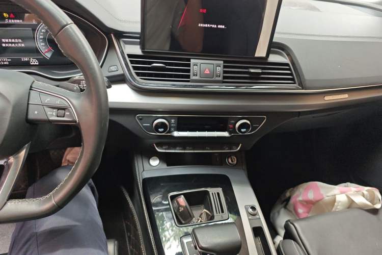 Used Audi Q5L 2022 40T Fashionable and Dynamic Model Audio And AC Panel