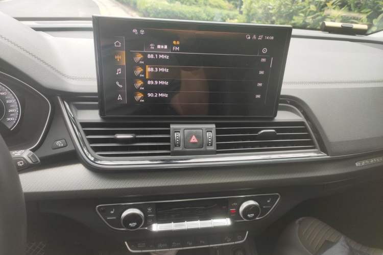 Used Audi Q5L 2022 Updated 40T Luxury Dynamic Edition Audio And AC Panel