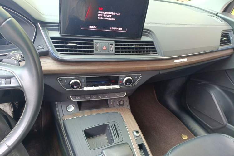Used Audi Q5L 2022 40T Luxury Elegant Model Audio And AC Panel