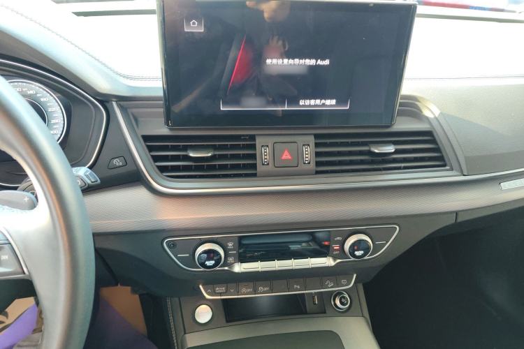 Used Audi Q5L 2022 40T Fashionable and Elegant Model Audio And AC Panel