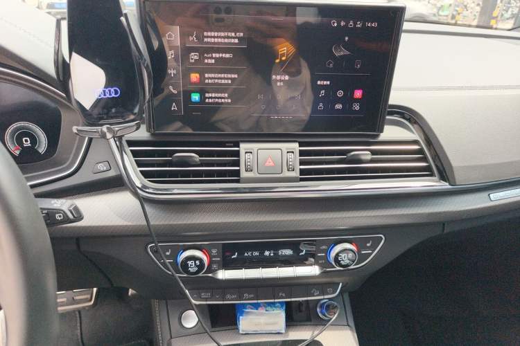 Used Audi Q5L 2022 Updated 40T Luxury Dynamic Edition Audio And AC Panel