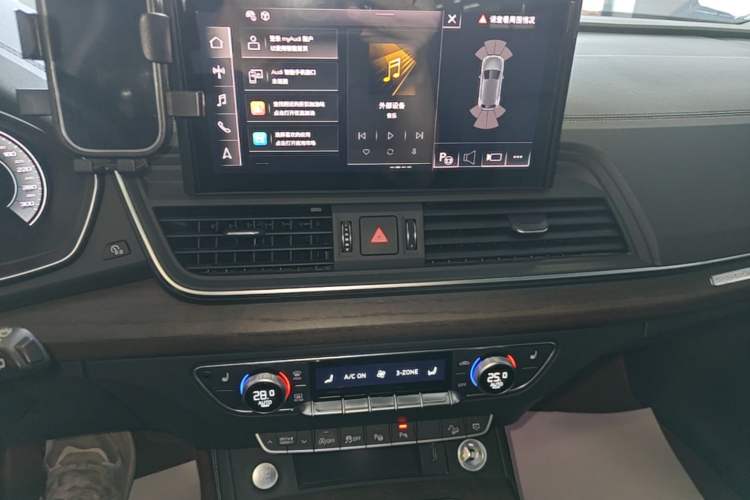 Used Audi Q5L 2022 Updated Version 40T Luxury Elegant Edition Audio And AC Panel