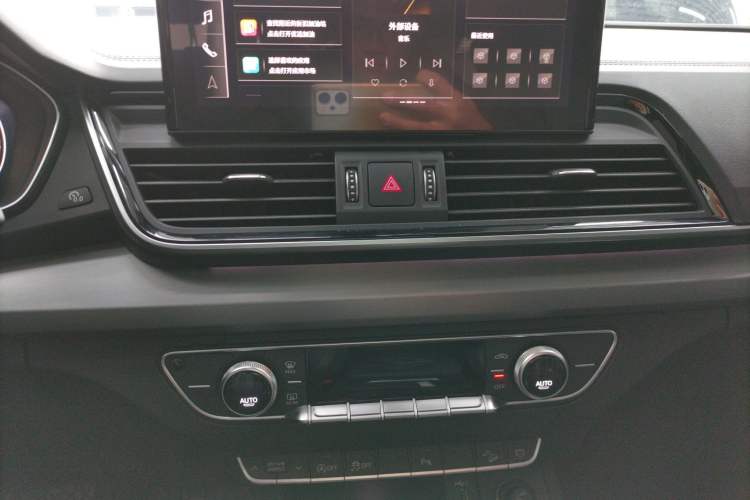 Used Audi Q5L 2022 40T Fashionable and Dynamic Model Audio And AC Panel