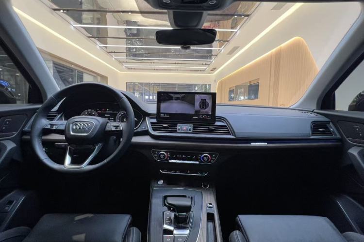 Used Audi Q5L 2022 40T Fashionable and Elegant Model Audio And AC Panel