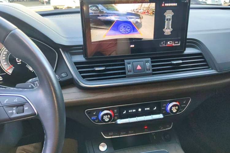 Used Audi Q5L 2022 40T Fashionable and Elegant Model Audio And AC Panel